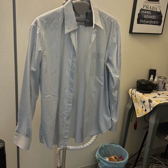 Great condition with 1 missing button on cuff. - Picture 1 of 5